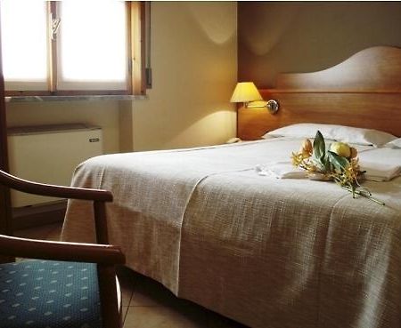 Hotel Trattoria Contini Sorbolo Habitación foto
